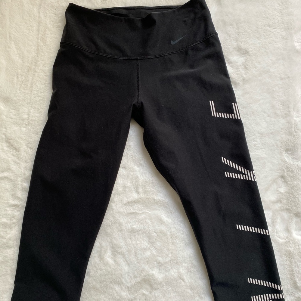 NIKE DRI-FIT Workout Crop Leggings
